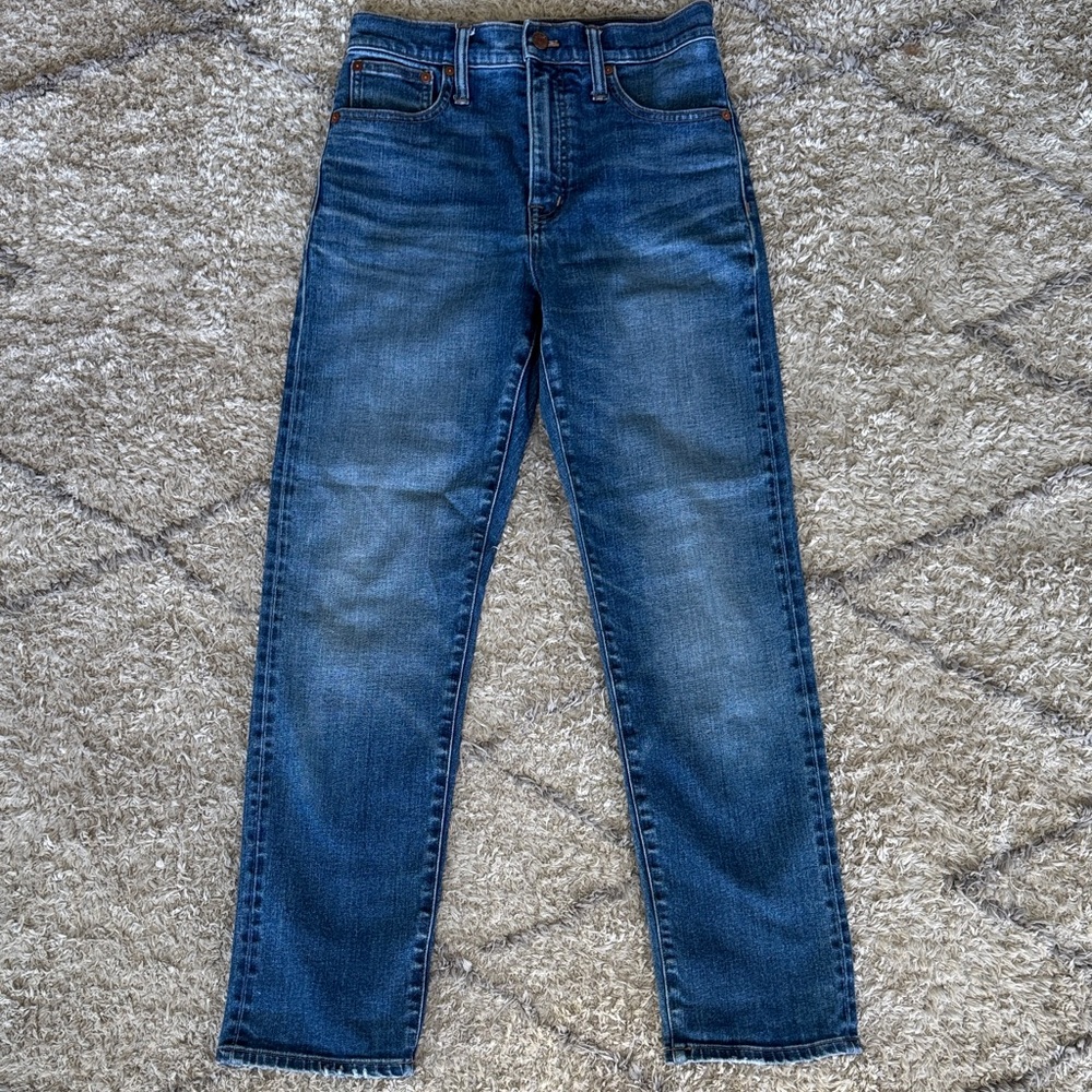 Madewell Classic Straight Jeans in a timeless medium blue wash - Picture 2 of 5